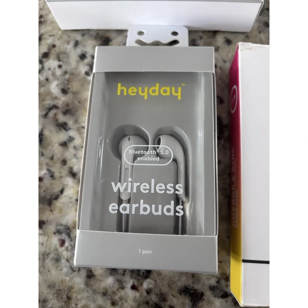 Miscellaneous‎ Bundle Cell Phone, Accessories, Chargers, Buds Cover. New. 3770